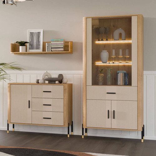 Фото вітрини DANTE DT14 LIVEO дуб кремона торро / кашемір / чорні ручки в інтер'єрі вітальні