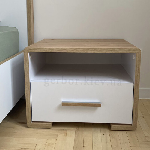 Фото тумби приліжкової KOM1S БУКА Гербор від покупця – вигляд спереду