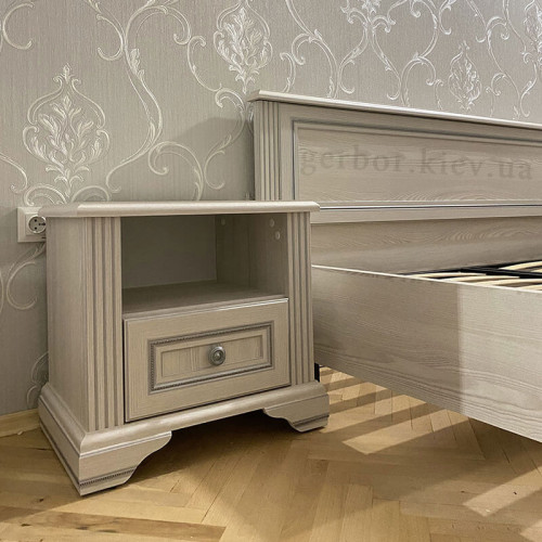 Фото спальні ВАЙТ Гербор в кольорі ясен сніжний / сосна срібна від покупця – приліжкова тумбочка