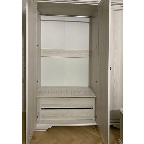 Фото спальні ВАЙТ Гербор в кольорі ясен сніжний / сосна срібна від покупця – наповнення шафи