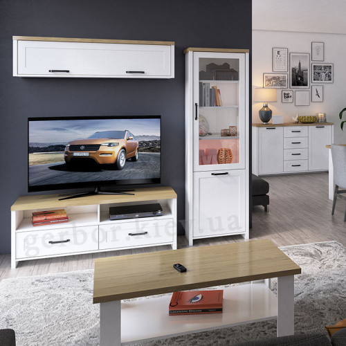 На фото навесной шкаф REG WISZ 1D VERNE VMV Holding в интерьере гостиной