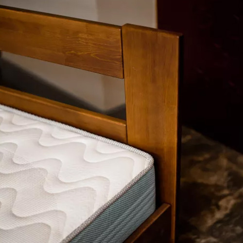 На фото матрас АККАУНТ ИН СТАЙЛ МАТРОЛЮКС на кровати