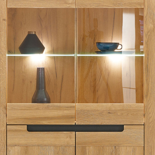 Фото столовой YORK BOGFRAN – подсветка полок витрины