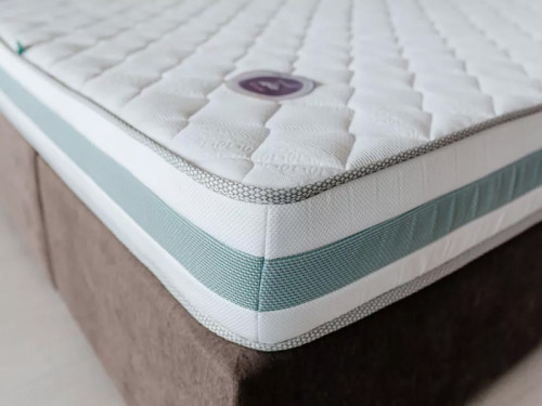 На фото угол матраса ЛАЙК ИН СТАЙЛ МАТРОЛЮКС