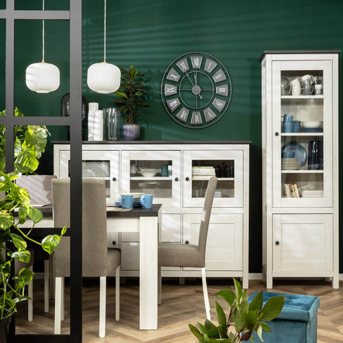 На фото буфет HESEN KOM3W2D2S/13/19 BRW лиственница sibiu светлая / сосна larico – в интерьере