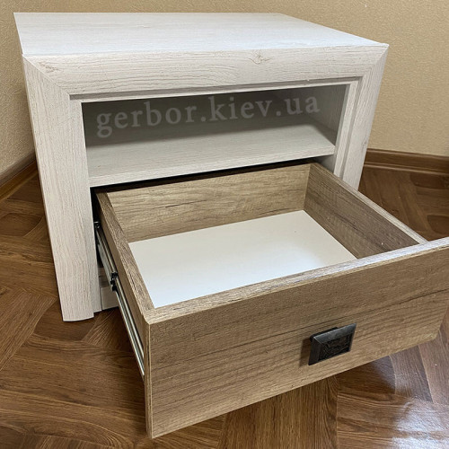 Фото приліжкової тумбочки КОЕН II KOM1S БРВ ВМК від покупця – наповнення