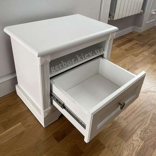 Фото спальні КЛЕО Гербор – наповнення тумбочки