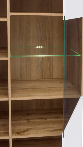 На фото подсветка витрины ZELE REG1W1D/90 BRW дуб вотан / белый глянец