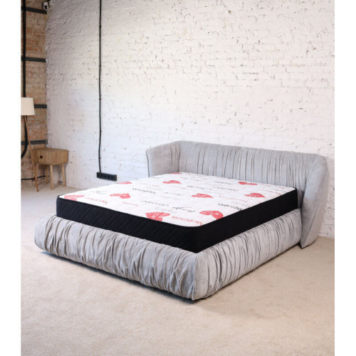 Фото матраца АМОР РОМАНС МАТРОЛЮКС на ліжку