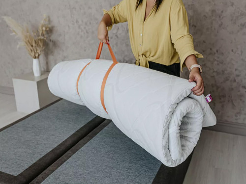 На фото топпер ТРАФИК ИН СТАЙЛ МАТРОЛЮКС в виде рулона