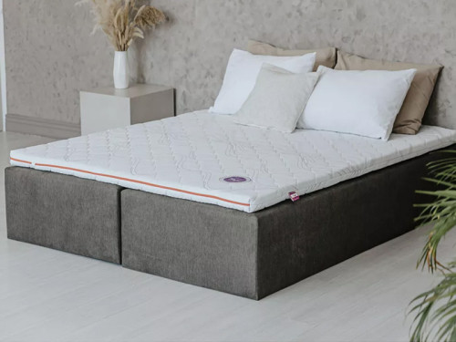 На фото топпер ТРАФИК ИН СТАЙЛ МАТРОЛЮКС на кровати