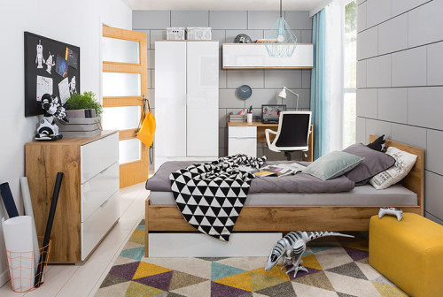 Фото комода ZELE KOM3S BRW дуб вотан / белый глянец в интерьере детской