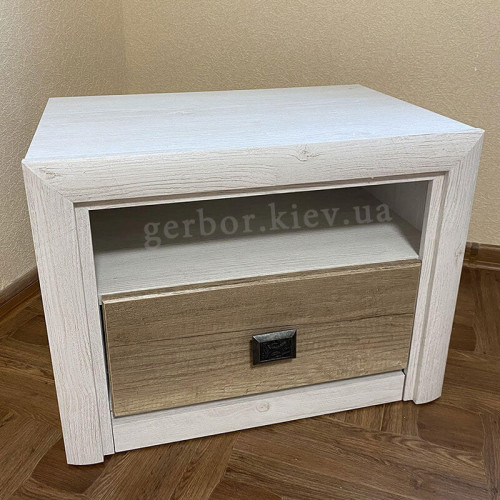 Фото вигляду спереду приліжкової тумбочки у спальню КОЕН II БРВ від покупця
