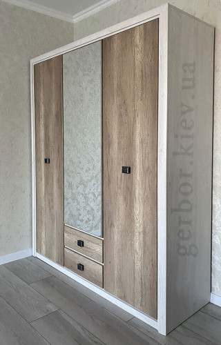 Фото вигляду збоку шафи у спальню КОЕН II БРВ від покупця