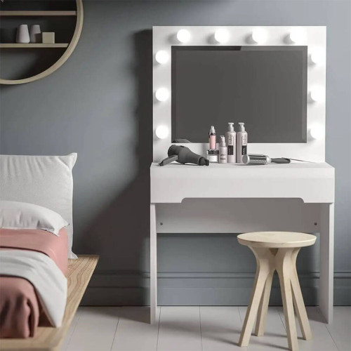 Фото візажного столика БРВ в інтер'єрі