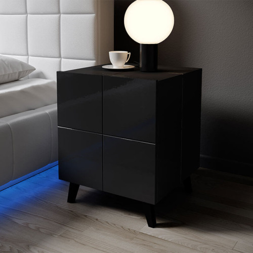 Фото прикроватной тумбочки REJA CAMA MEBLE черный глянец на ножках в интерьере спальни