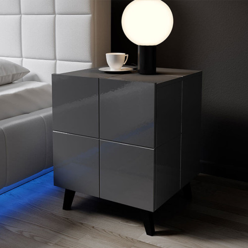 Фото прикроватной тумбочки REJA CAMA MEBLE графит глянец на ножках в интерьере спальни