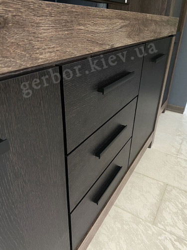 Фото комоду KOM2D3S БЕЛЕН Гербор дуб травіата / дуб болотний коричневий від покупця – ручки 