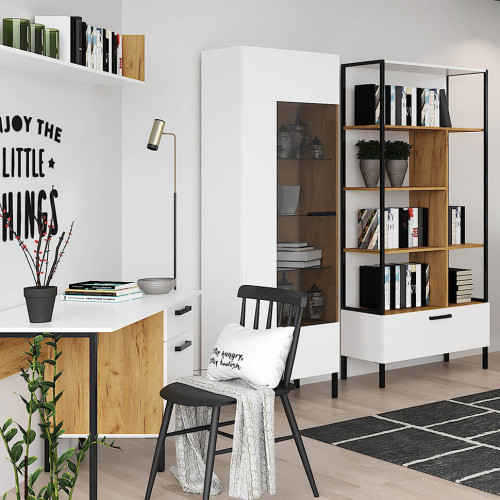 Фото высокой витрины SANTES 1W VMV Holding белый / дуб крафт золотой в интерьере кабинета