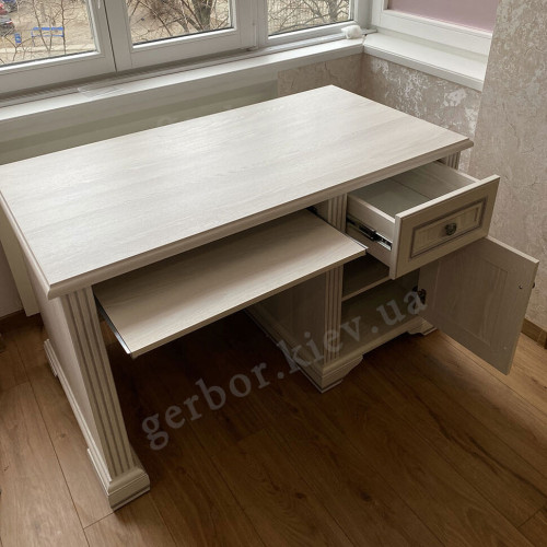 Фото письмового столу 130 ВАЙТ Гербор від покупця – наповнення