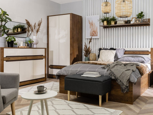 Фото комода RUSO KOM3D3S BRW дуб апрель / перламутр глянец в интерьере спальни