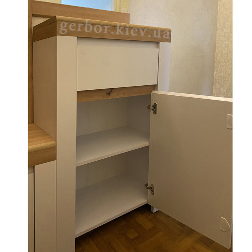 Фото передпокою РІКО Гербор – наповнення тумби