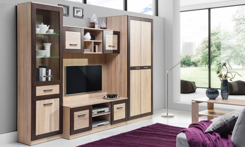 На фото витрина BOSS BS8 BOGFRAN в интерьере гостиной