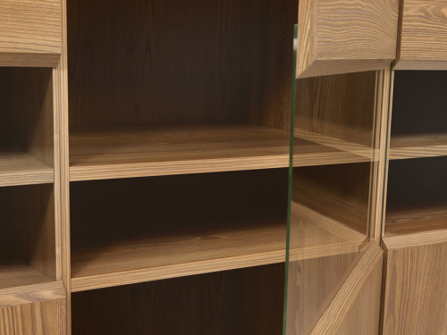 На фото полки витрины BERGEN REG3W BRW