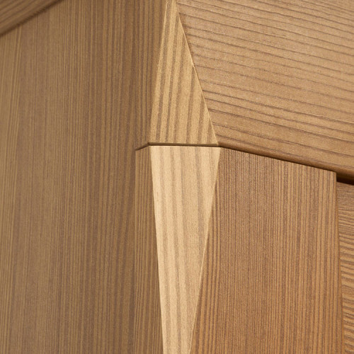 На фото боковое углубление комода BERGEN KOM3D3S BRW