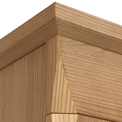 На фото скошенный край комода BERGEN KOM3D3S BRW