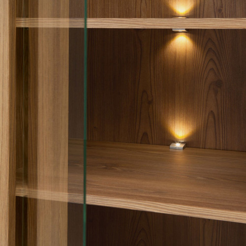 На фото подсветка витрины гостиной BERGEN BRW