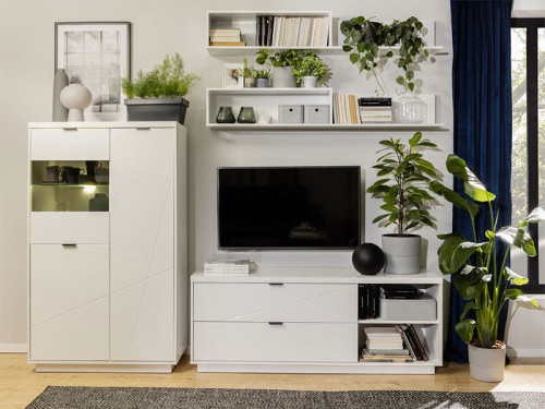 Фото витрины с подсветкой FORN REG2D1W_LED BRW белый глянец в интерьере гостиной