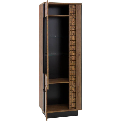 Фото столовой DORIAN BOGFRAN – наполнение высокой витрины