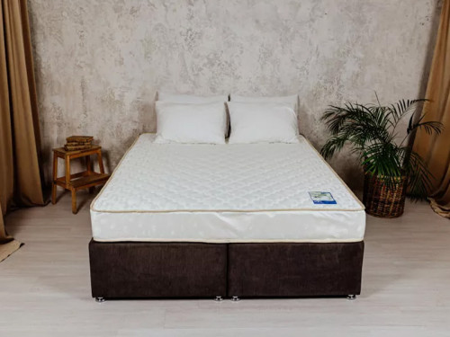 На фото матрас  БУМ-3 БУМ  МАТРОЛЮКС на кровати