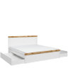 Фото кровати HOLTEN LOZ/180 BRW белый / дуб вотан с выдвинутыми ящиками и матрасом