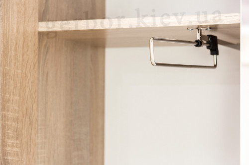 На фото выдвижная штанга для вешалок шкафа LORA VMV Holding