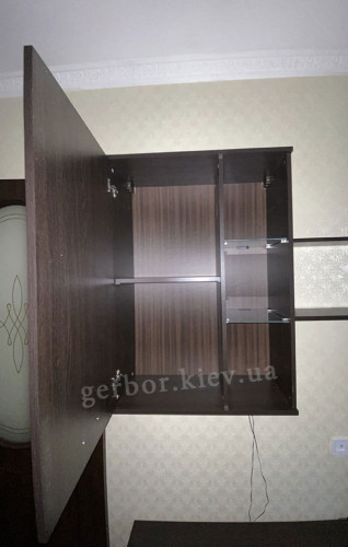 Фото вітальні КВАТРО Гербор венге магія – наповнення стелажу