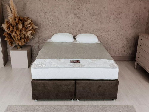 На фото вид спереди матраса МОНИКА ХОУМ МАТРОЛЮКС с декором