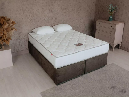 На фото вид сбоку матраса ТИФАНИ ХОУМ МАТРОЛЮКС на кровати